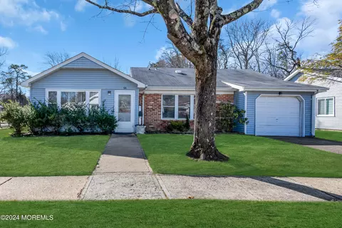 58 Hedge Dr, Lakewood, NJ 08701