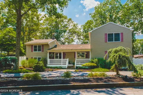 220 Folsom Dr, Brick, NJ 08724