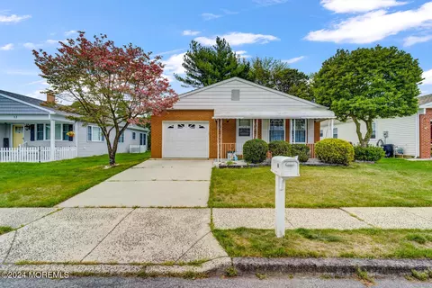 14 Buena Visa Dr, Toms River, NJ 08757