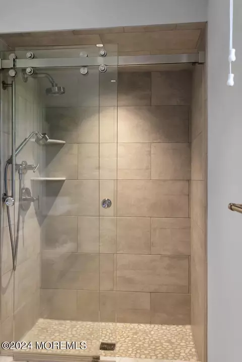 Bath - 2209 2nd Ave, Spring Lake, NJ 07762 photo 6 of 6
