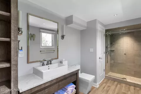 Bath - 2209 2nd Ave, Spring Lake, NJ 07762 photo 5 of 6