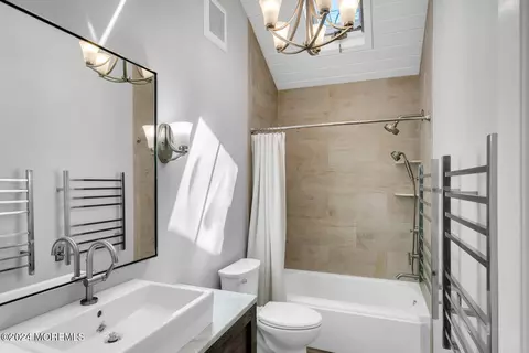 Bath - 2209 2nd Ave, Spring Lake, NJ 07762 photo 2 of 6