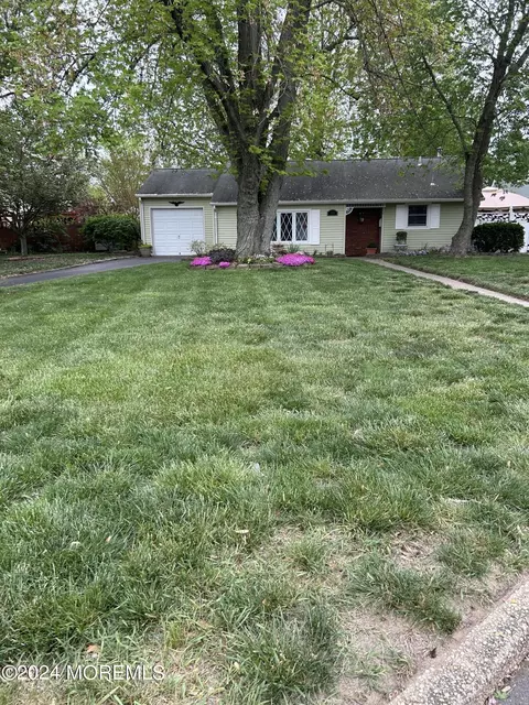 909 Egret Dr, Toms River, NJ 08753