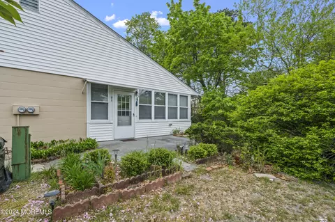 9 Valley Stream Dr #C, Whiting, NJ 08759