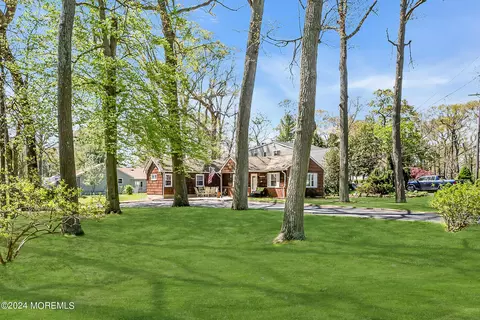 456 Harnell Ave, Oakhurst, NJ 07755