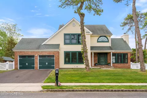 82 Ida Ln, Brick, NJ 08724