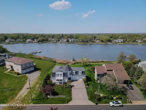 121 Horseneck Rd, Oceanport, NJ 07757