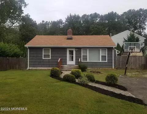 27 E 1st St, Howell, NJ 07731