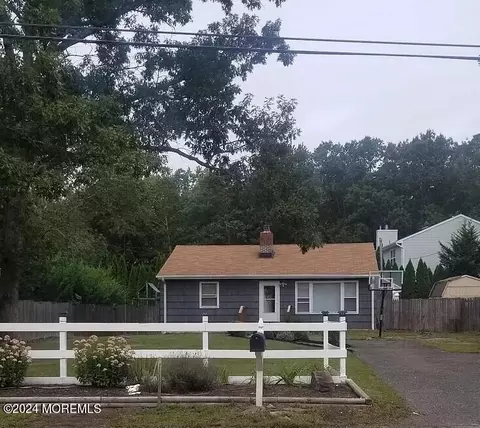 27 E 1st St, Howell, NJ 07731 photo 2