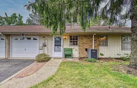 10 Yorkshire Ct # C, Manchester, NJ 08759