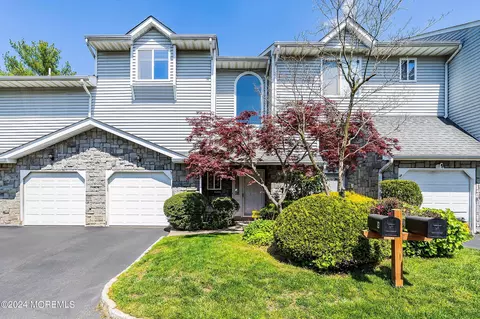8 Donamar Ln, Laurence Harbor, NJ 08879