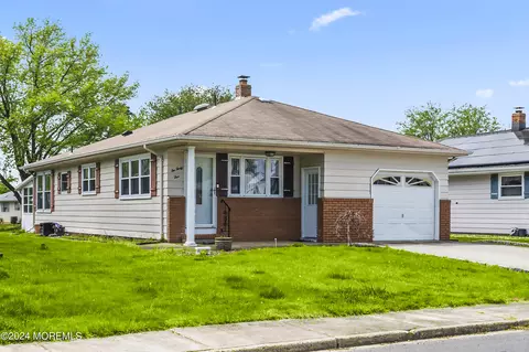 245 Harrington Dr N, Toms River, NJ 08757