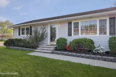 501 Burnside St, Toms River, NJ 08757