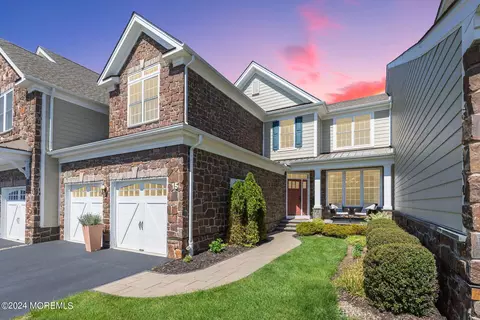15 Spalding Dr #332, Holmdel, NJ 07733