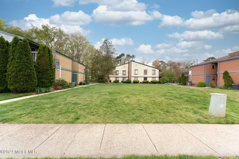 107 Northrup Dr, Brick, NJ 08724