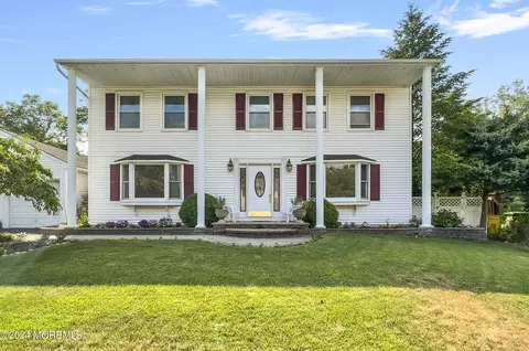 127 Melissa Ct, Lakewood, NJ 08701