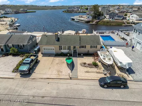 136 E Raritan Dr, Little Egg Harbor, NJ 08087