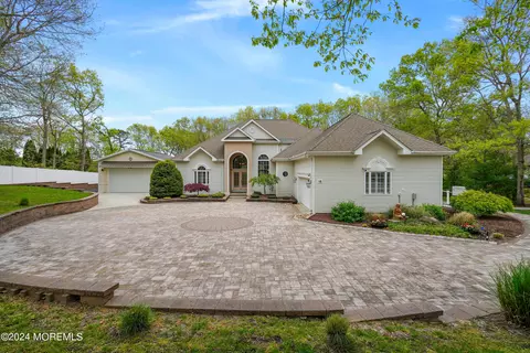 18 Ross Ct, Manahawkin, NJ 08050