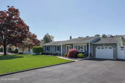 808 9th Ave, Toms River, NJ 08757