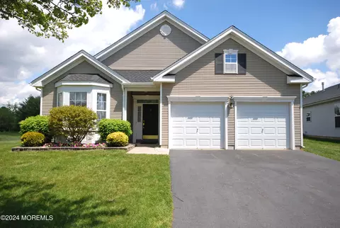 14 Minuteman Cir, Allentown, NJ 08501