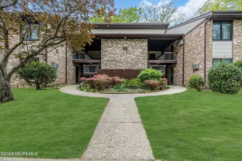 119 Amberly Dr #D, Manalapan, NJ 07726