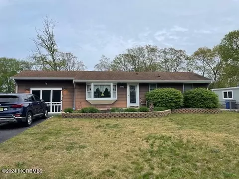 1106 Overlook Dr, Toms River, NJ 08753