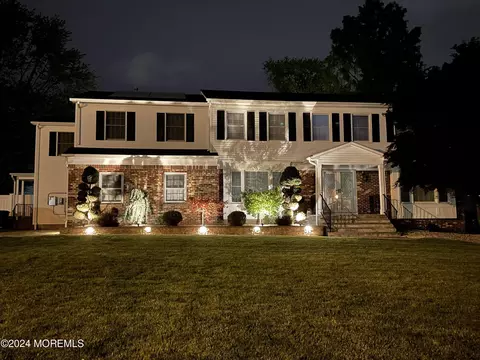 1 Longstreet Rd, Manalapan, NJ 07726