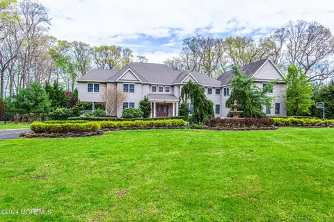 25 Woods End Rd, Colts Neck, NJ 07722