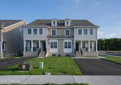 45 Lenox Dr, Lakewood, NJ 08701