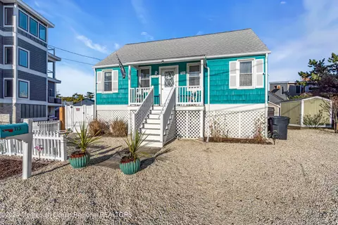 113 Neptune Ct, Mantoloking, NJ 08738