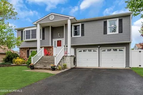 19 Emory St, Howell, NJ 07731