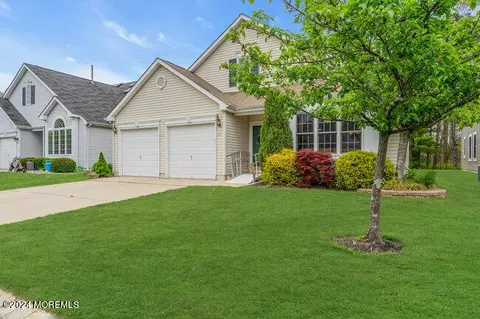 49 Medinah Ct, Jackson, NJ 08527