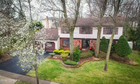 4 Glynn Ct, Parlin, NJ 08859