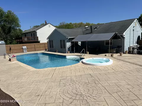 33 Starboard Ave, Barnegat, NJ 08005