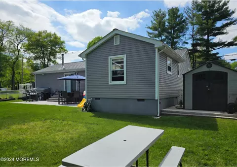 Exterior - 42 Middlesex Rd, Matawan, NJ 07747 photo 7 of 9