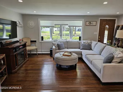 Living - 42 Middlesex Rd, Matawan, NJ 07747 photo 3 of 3