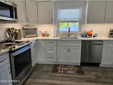 Kitchen - 42 Middlesex Rd, Matawan, NJ 07747 photo 1 of 1