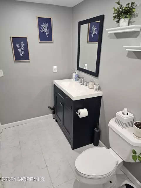 Bath - 42 Middlesex Rd, Matawan, NJ 07747 photo 2 of 5