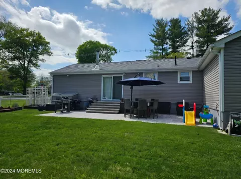 Exterior - 42 Middlesex Rd, Matawan, NJ 07747 photo 5 of 9