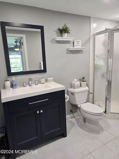 Bath - 42 Middlesex Rd, Matawan, NJ 07747 photo 3 of 5