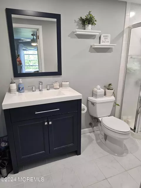 Bath - 42 Middlesex Rd, Matawan, NJ 07747 photo 1 of 5