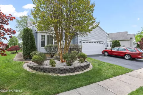 14 Lorenzo Rd, Manchester, NJ 08759