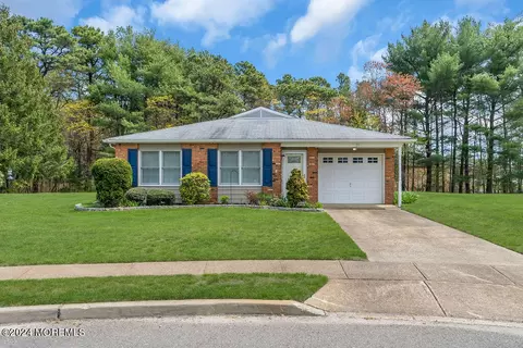 19 Tudor Ct, Brick, NJ 08723