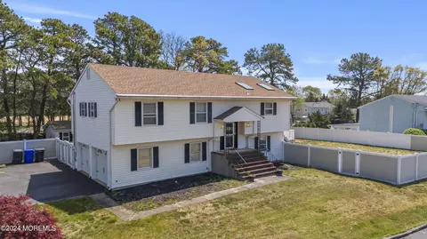 375 Georgia Dr, Brick, NJ 08723