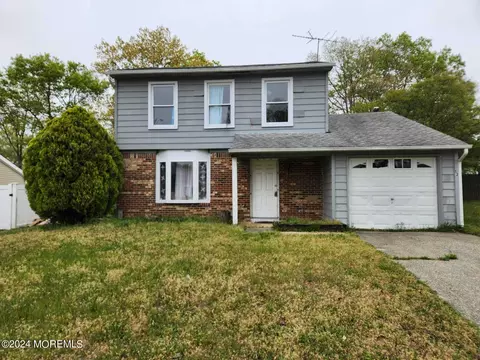 12 Sextant Dr, Barnegat, NJ 08005
