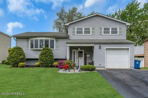 22 Dublin Ln, Hazlet, NJ 07730