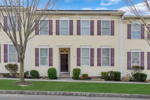 6 Raven Ln, Lakewood, NJ 08701
