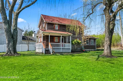 9 Water St, Matawan, NJ 07747