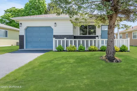 25 Boca Raton St, Toms River, NJ 08757