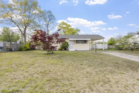 137 Ashwood Dr, Brick, NJ 08723